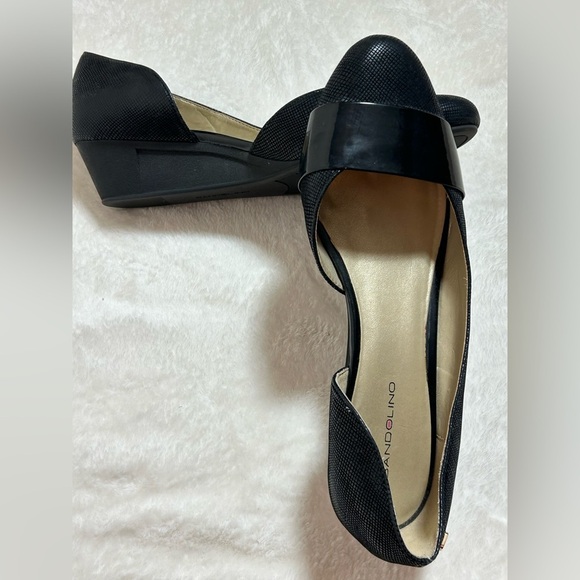 Bandolino Classic Black Glossy and Textured Wedge Heel Pumps - Picture 4 of 10